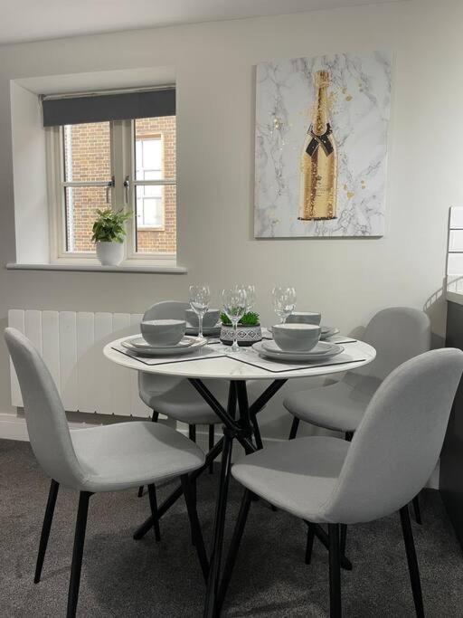 Cedar House - 2 Bed House With Free Parking In Town Centre! By Shortstays4U King's Lynn Extérieur photo